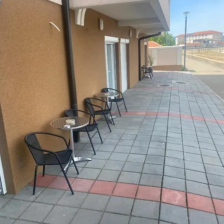 Apartment Danubiana 5 *